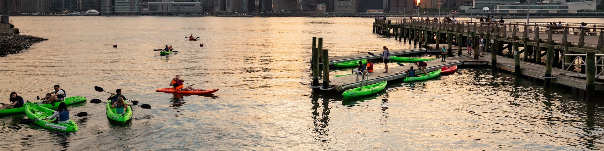 Gantry Plaza State Park showing a bay or harbor, a city and kayaking or canoeing