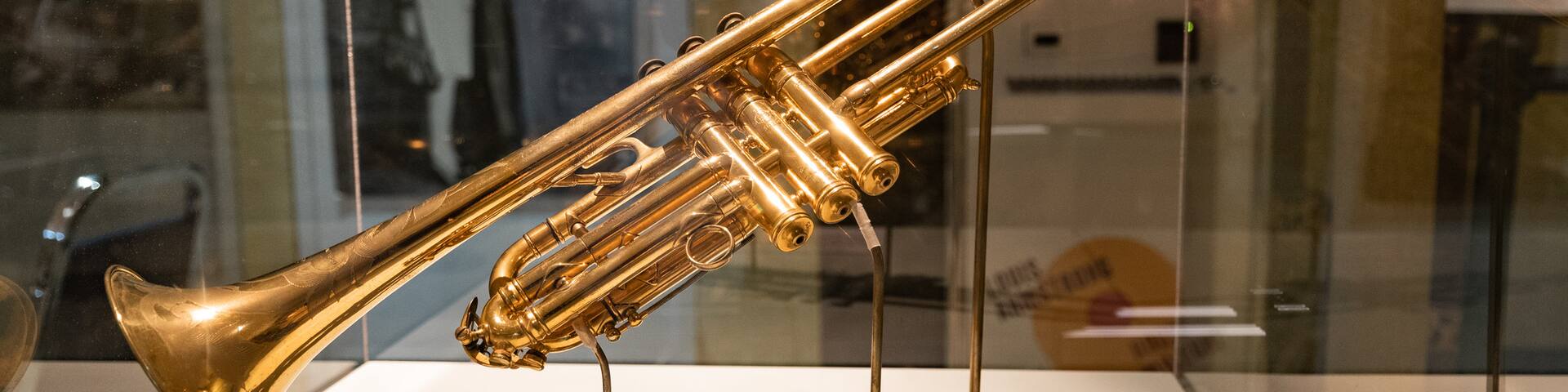 Louis Armstrong House featuring interior views and heritage elements