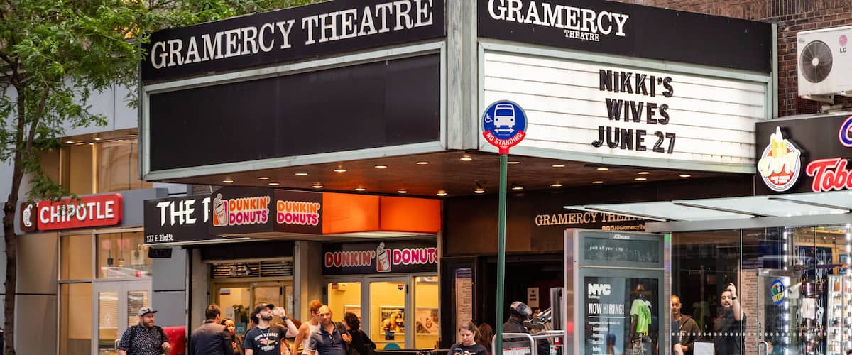 Gramercy featuring signage and street scenes