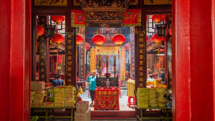 Sin Sze Si Ya Temple featuring interior views and heritage elements