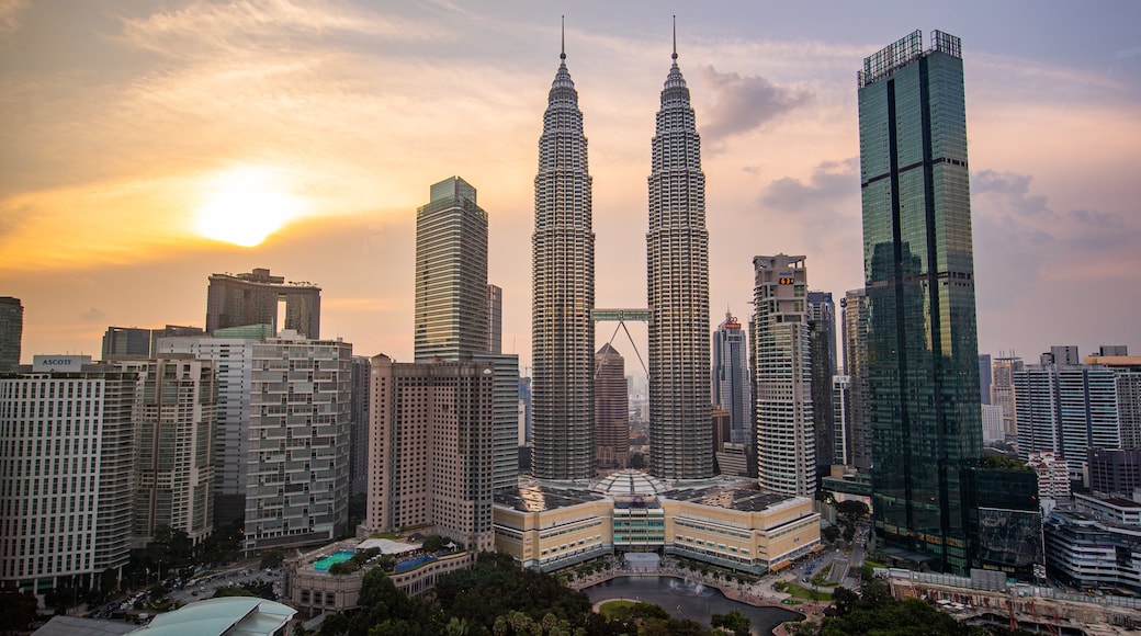 Golden Triangle showing a sunset, a city and a skyscraper