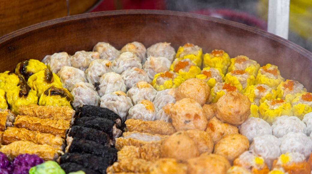 Jalan Alor showing markets and food