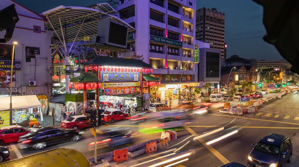 Petaling Street Market which includes night scenes and street scenes