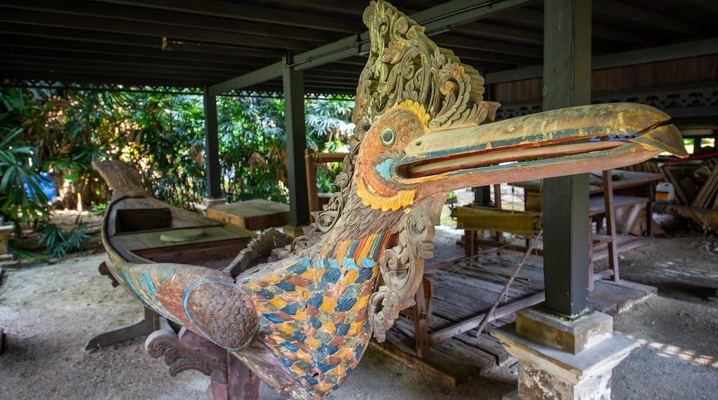 Rumah Penghulu Abu Seman which includes outdoor art