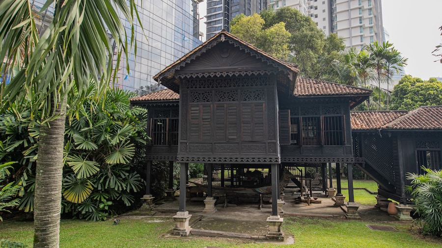 Rumah Penghulu Abu Seman which includes a house and heritage elements