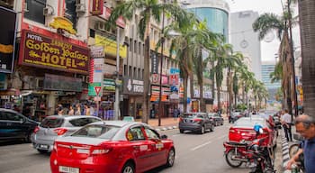 Bukit Bintang Plaza showing street scenes