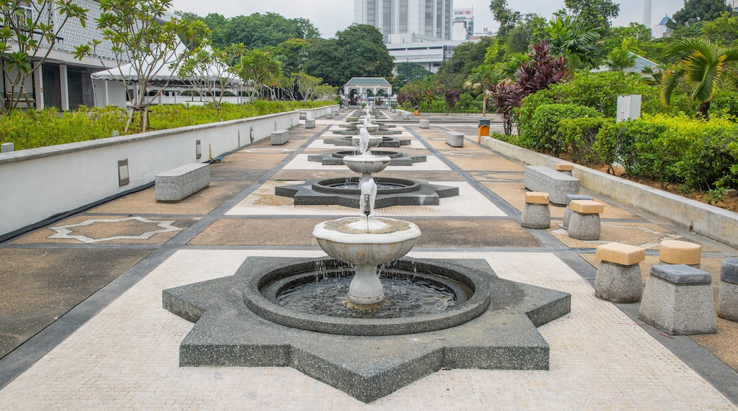 National Mosque showing a park and a fountain