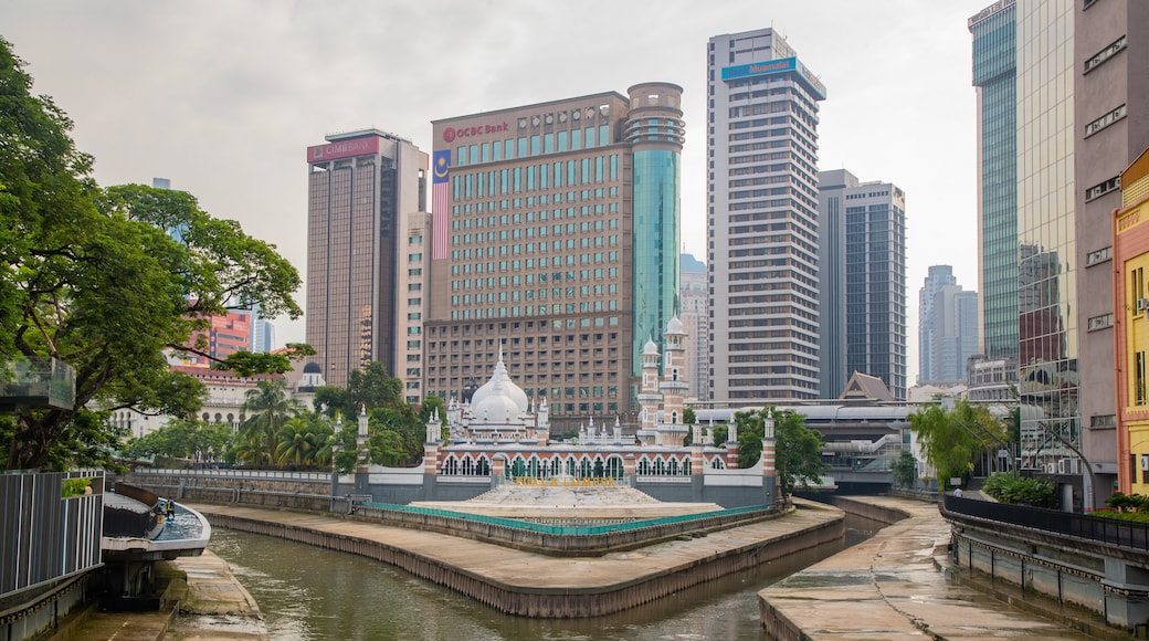 Jamek Mosque which includes a city and a river or creek