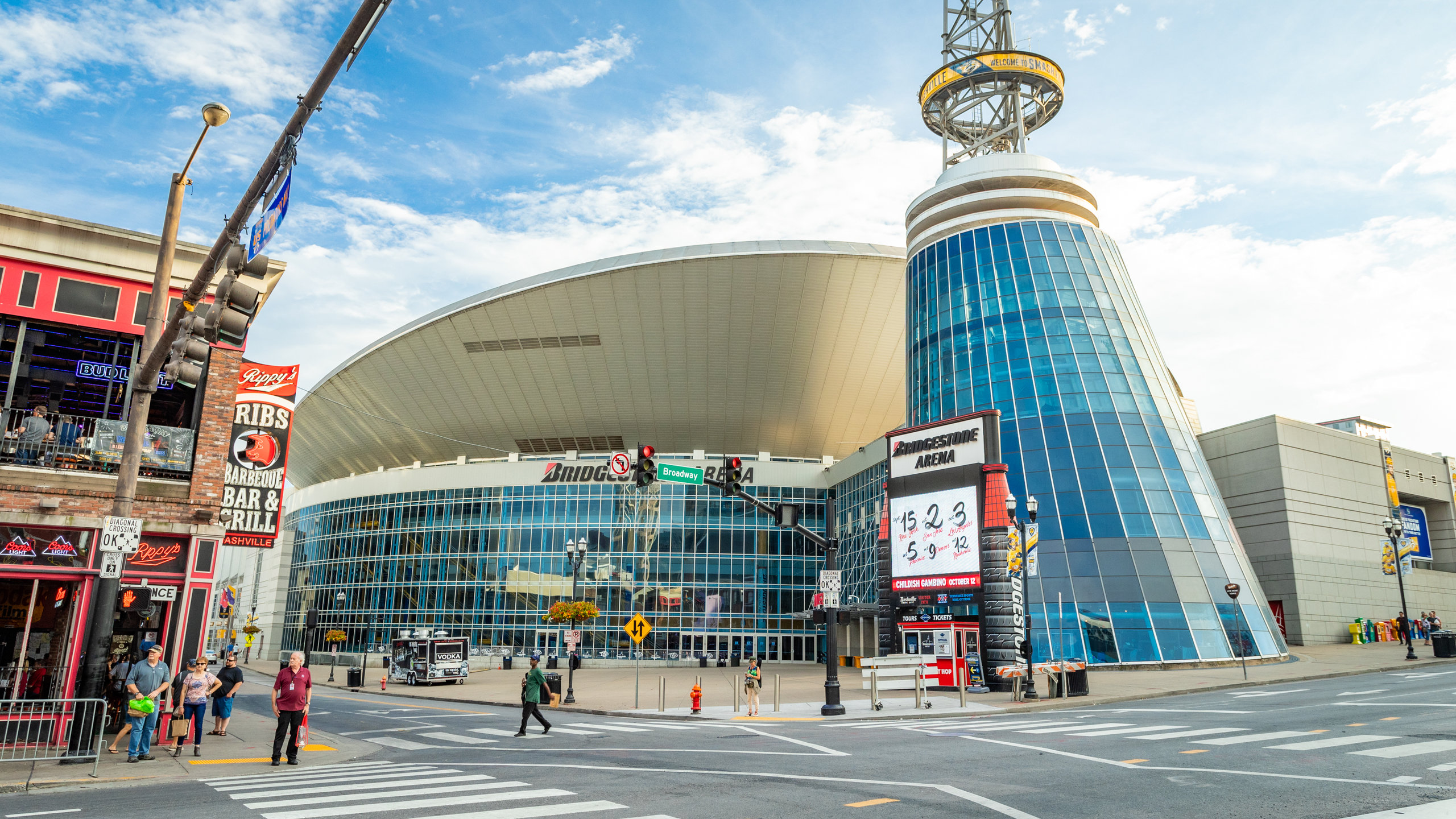 hotels near bridgestone arena nashville tn