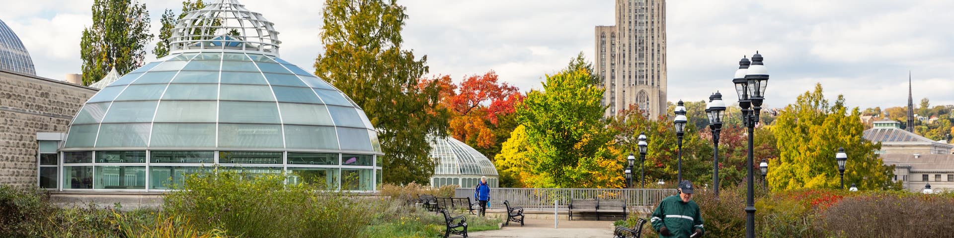 Oakland featuring a garden