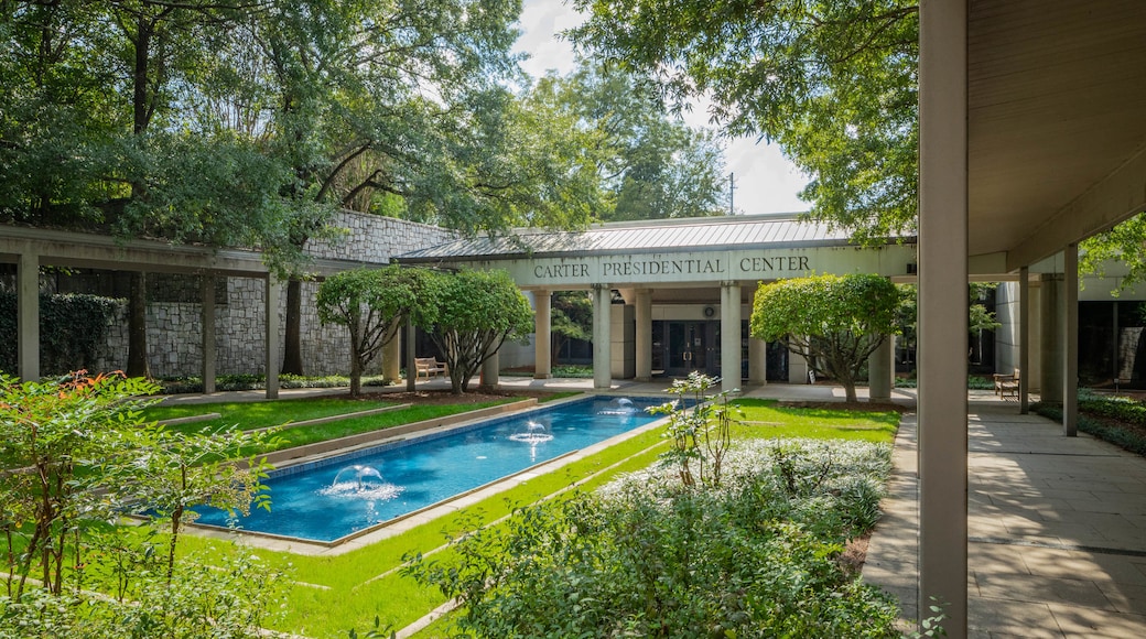 Jimmy Carter Library and Museum which includes a fountain and a garden