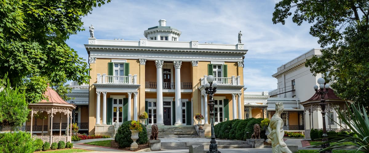 Belmont Mansion featuring a house and heritage elements