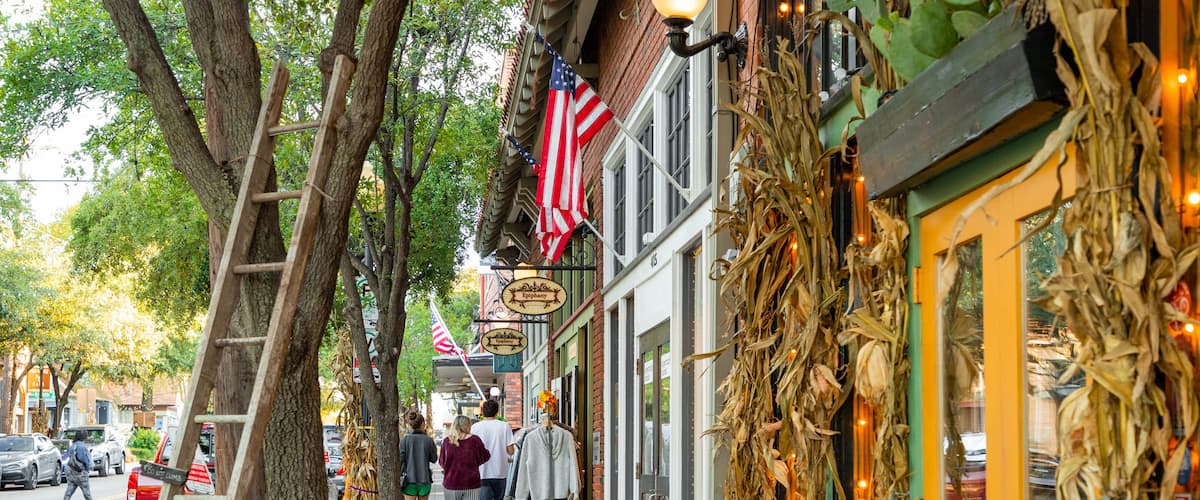 Bishop Arts District featuring street scenes