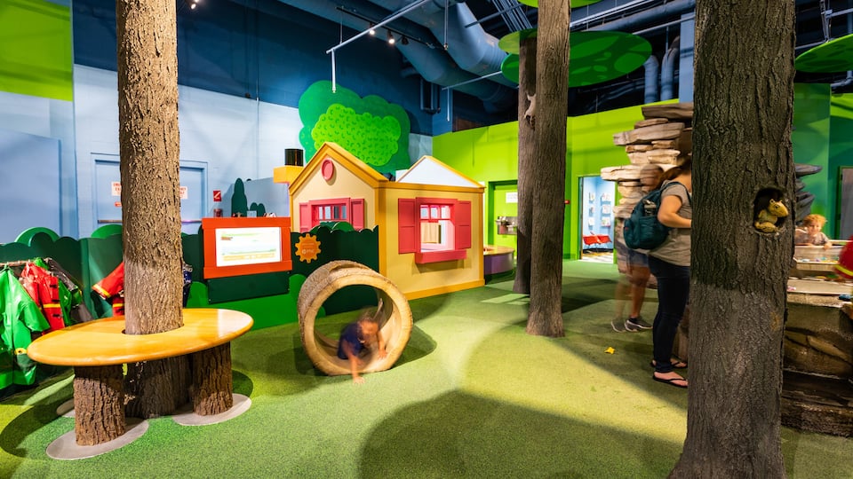 Children\'s Museum of Atlanta featuring interior views as well as a family