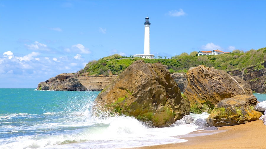 Aquitaine showing general coastal views, rocky coastline and a lighthouse