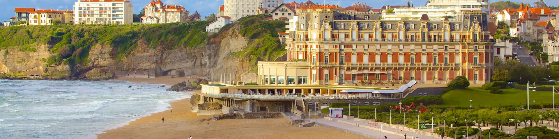 Aquitaine which includes a sandy beach, general coastal views and a coastal town