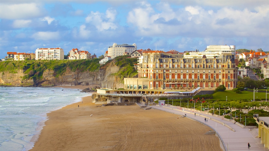 Aquitaine which includes a sandy beach, general coastal views and a coastal town