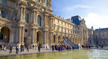 Paris City Centre which includes a fountain, street scenes and heritage architecture