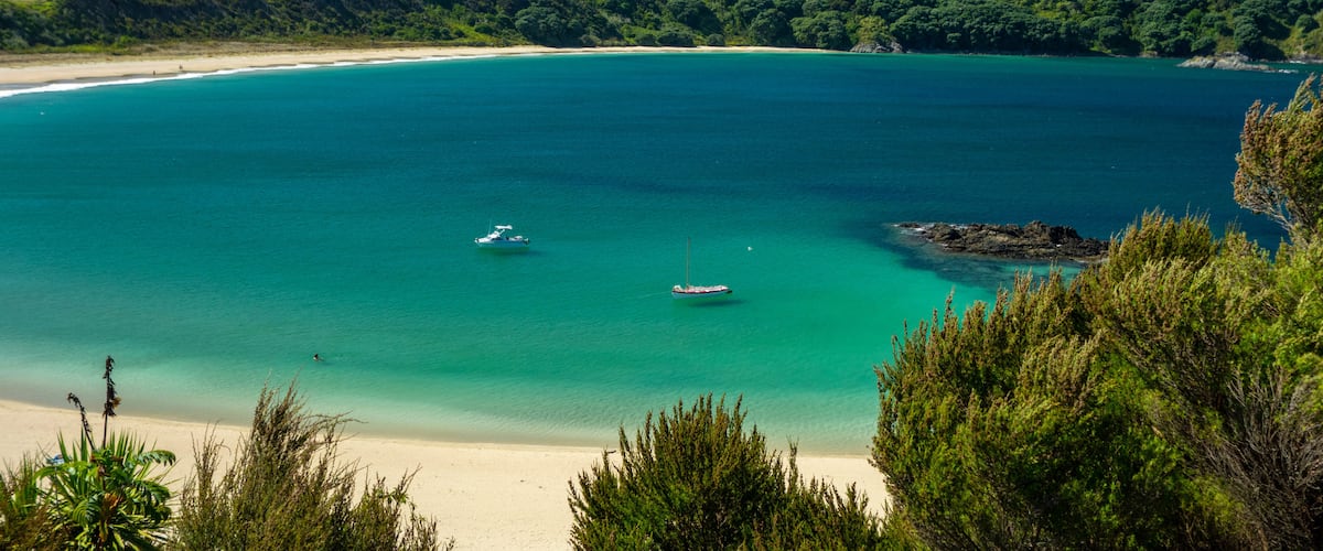 Doubtless Bay which includes landscape views and general coastal views