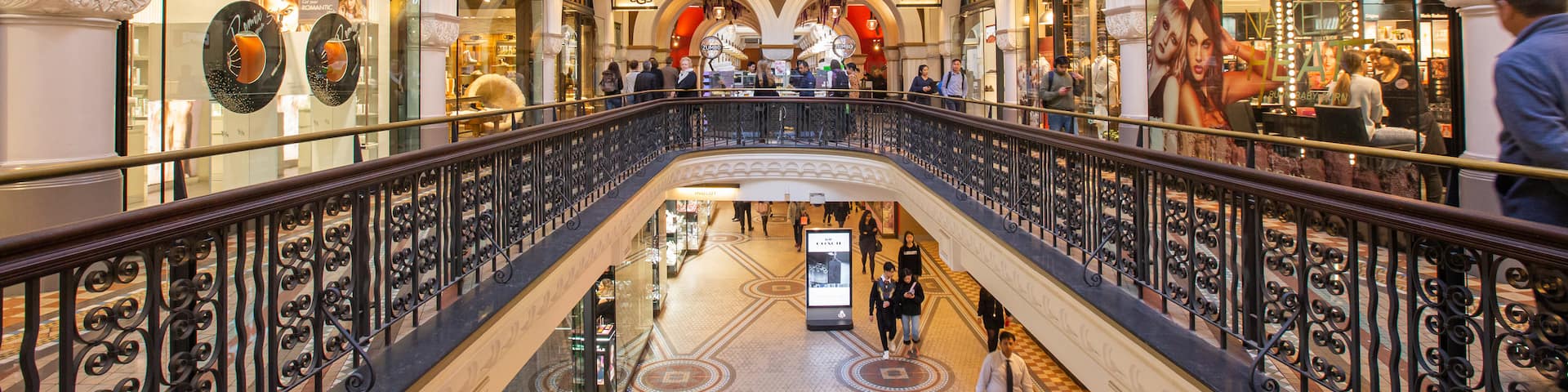 St Maarten and St Martin which includes interior views and shopping