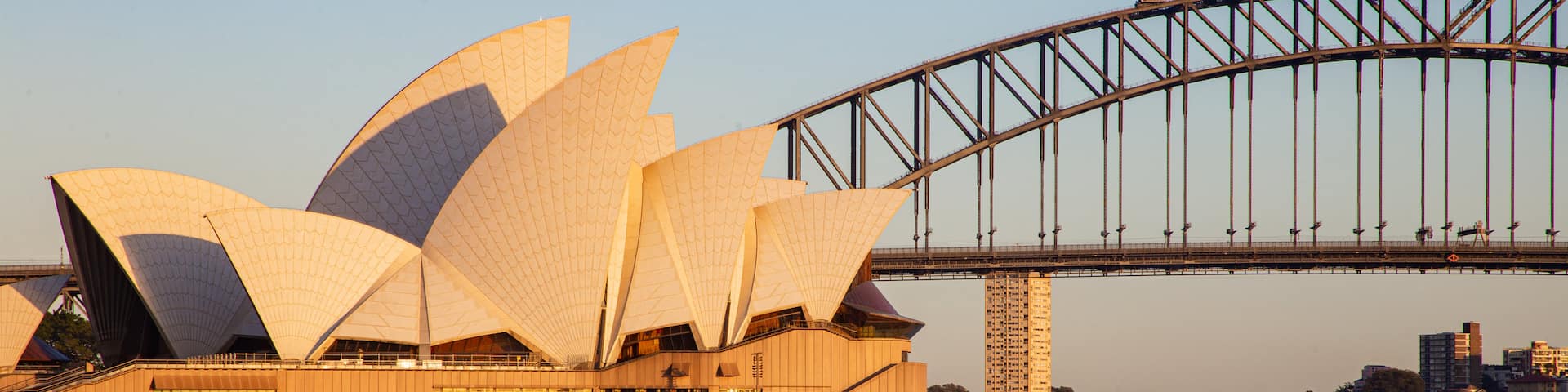 Mrs. Macquarie\'s Chair showing a sunset, a monument and a bridge