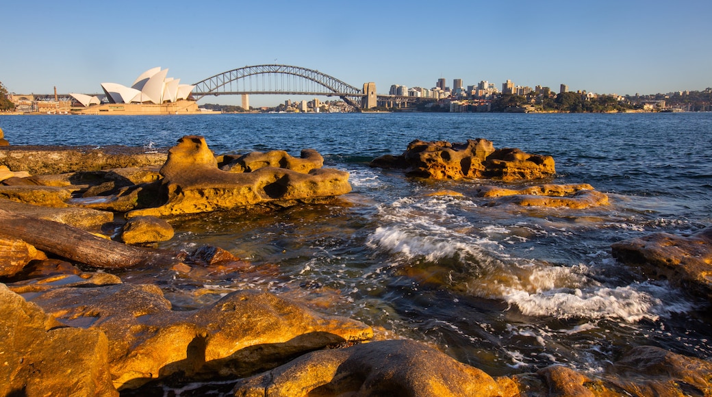 Mrs. Macquarie\'s Chair featuring a monument, a bay or harbor and a bridge