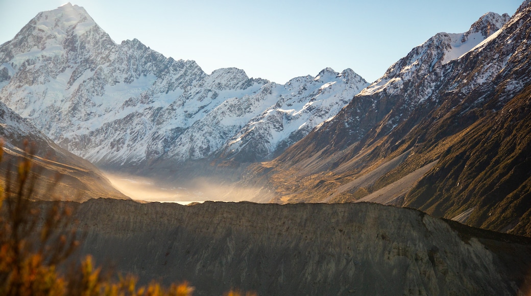 Canterbury showing mountains, snow and a sunset