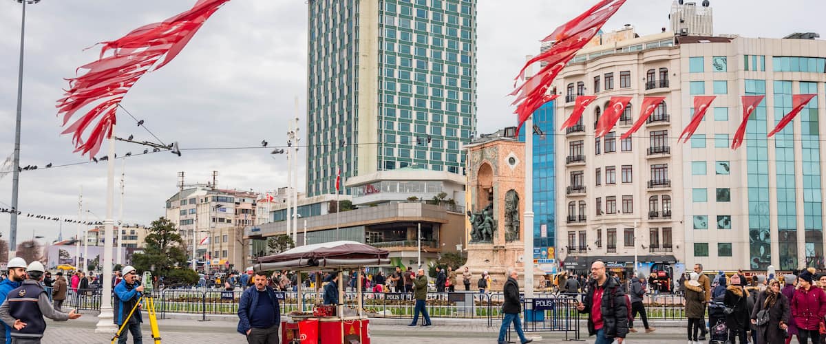 Cumhuriyet Anıtı featuring street scenes, a city and a square or plaza