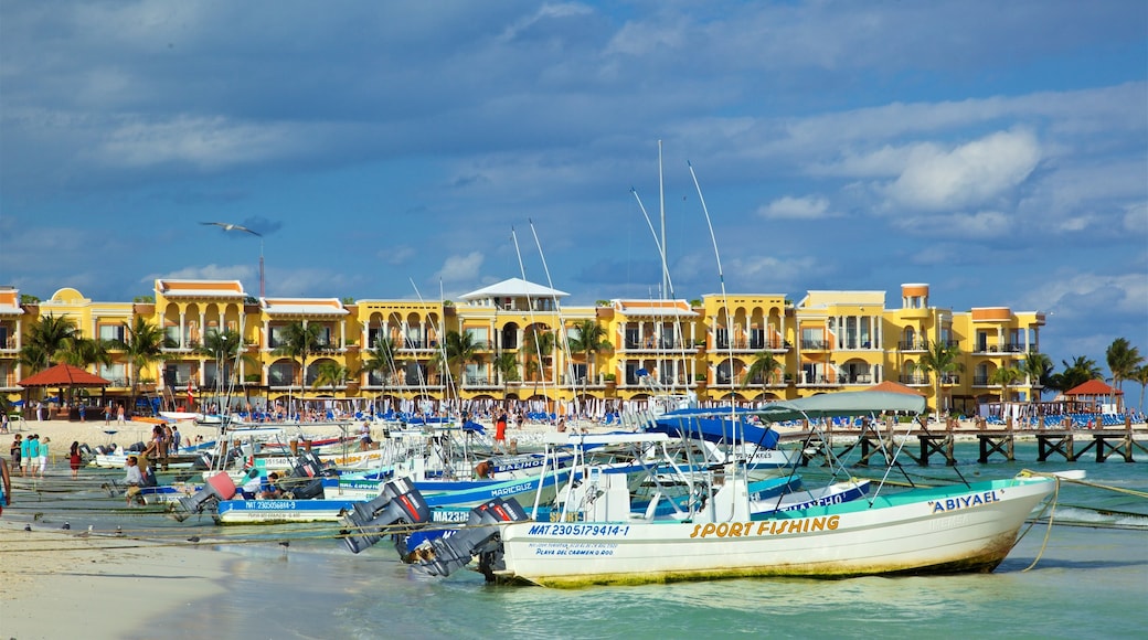 Playa del Carmen showing a bay or harbor