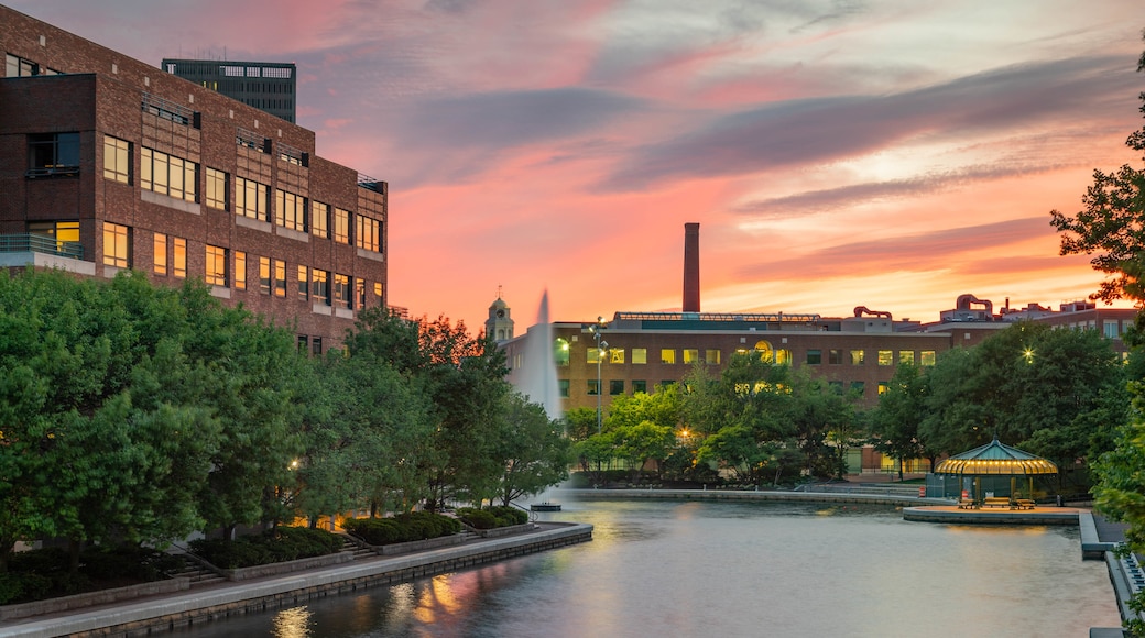 Cambridge showing a sunset and a river or creek