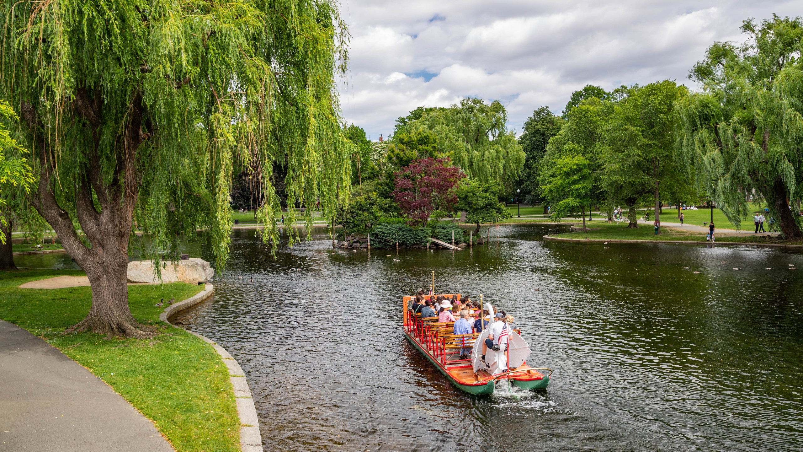 Beacon Hill, Public Garden, Back Bay History + Photo Walking Tour(Small  Group)