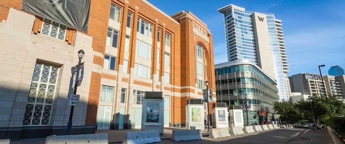 American Airlines Center showing a city