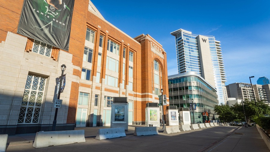 American Airlines Center showing a city