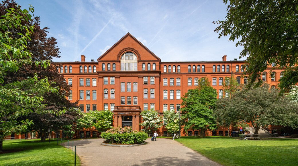 Harvard Museum of Natural History featuring a garden