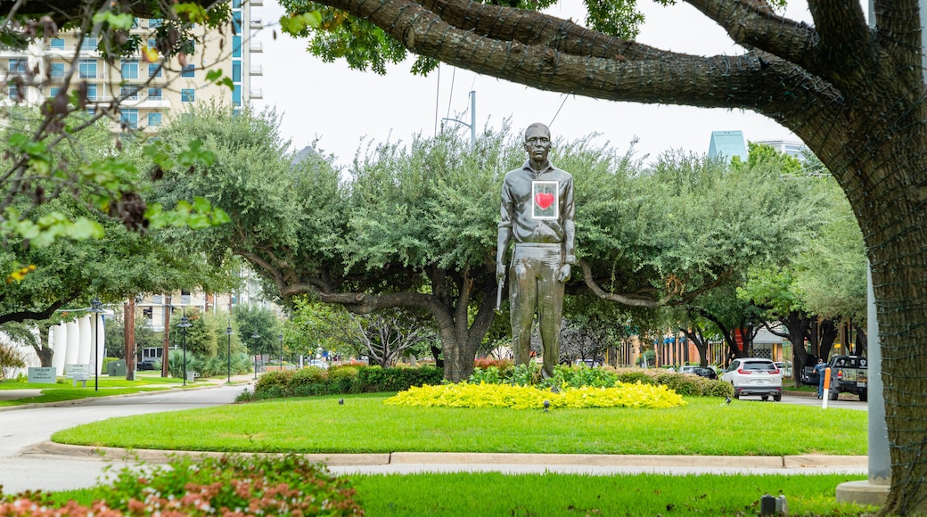 Dallas Design District showing a garden, a statue or sculpture and outdoor art