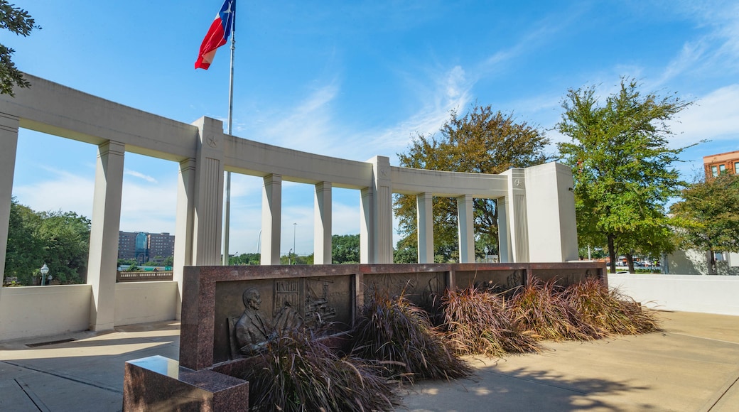 tours of dealey plaza