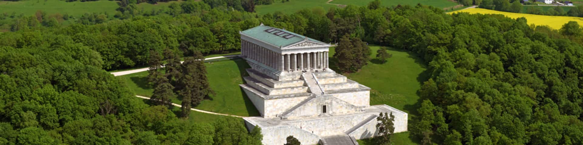 Walhalla Temple which includes tranquil scenes, landscape views and heritage architecture