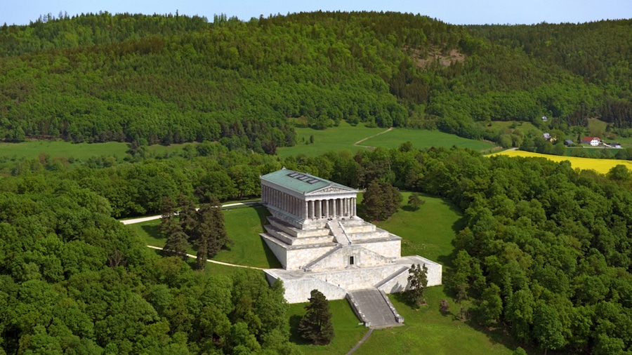 Walhalla Temple which includes tranquil scenes, landscape views and heritage architecture