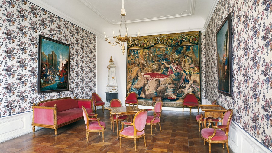 Seehof Palace showing art and interior views