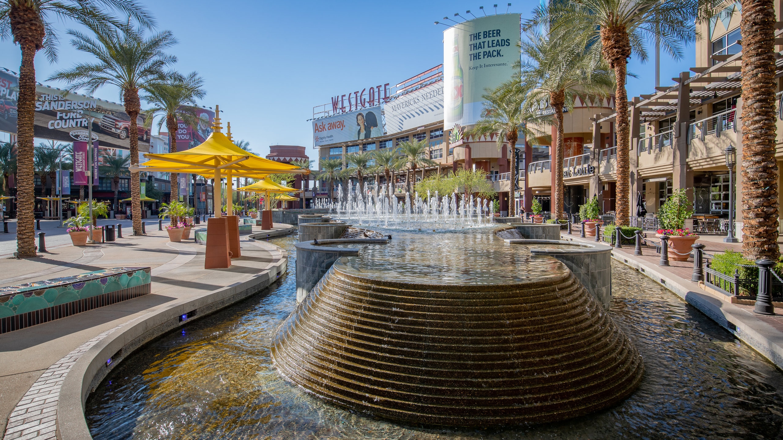 Westgate Entertainment District showing a fountain and a city