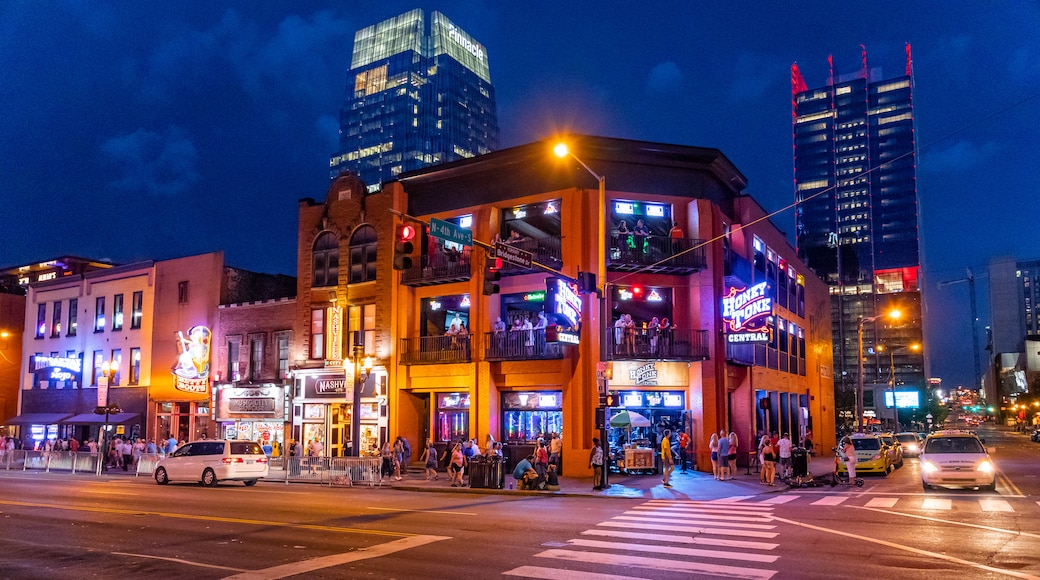 Nashville Broadway showing nightlife, night scenes and street scenes