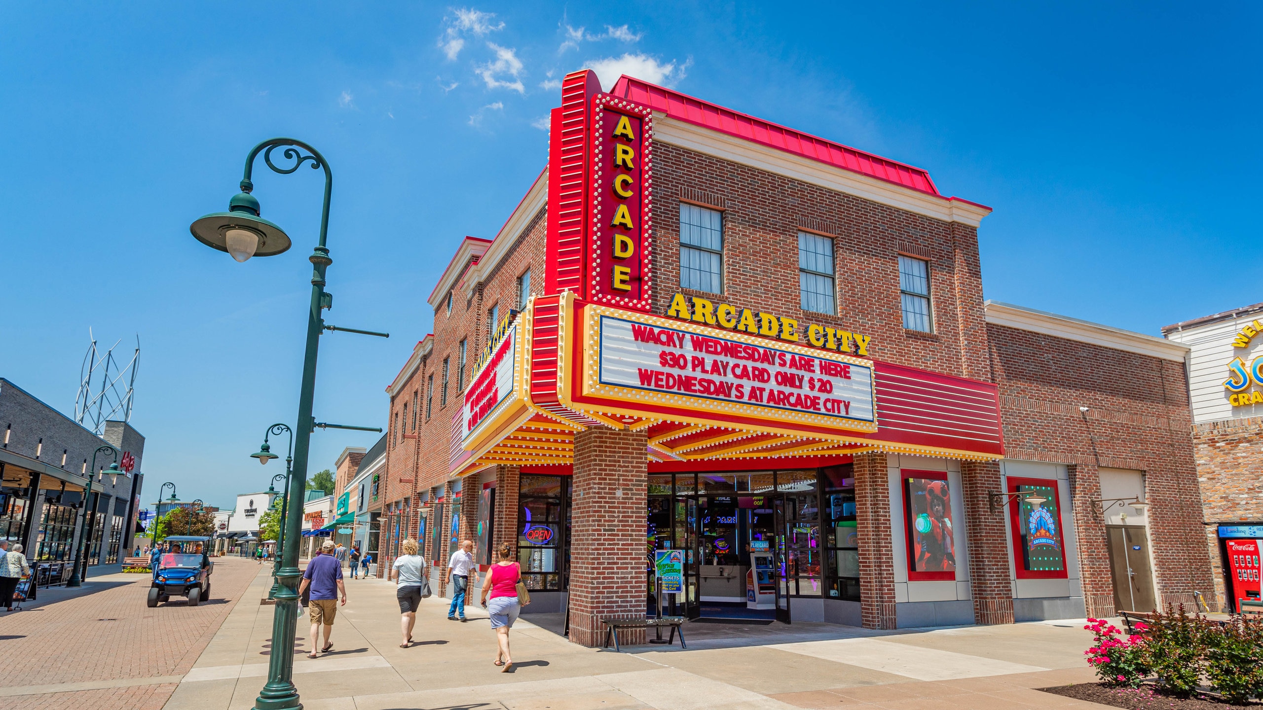 Branson Landing which includes signage and street scenes