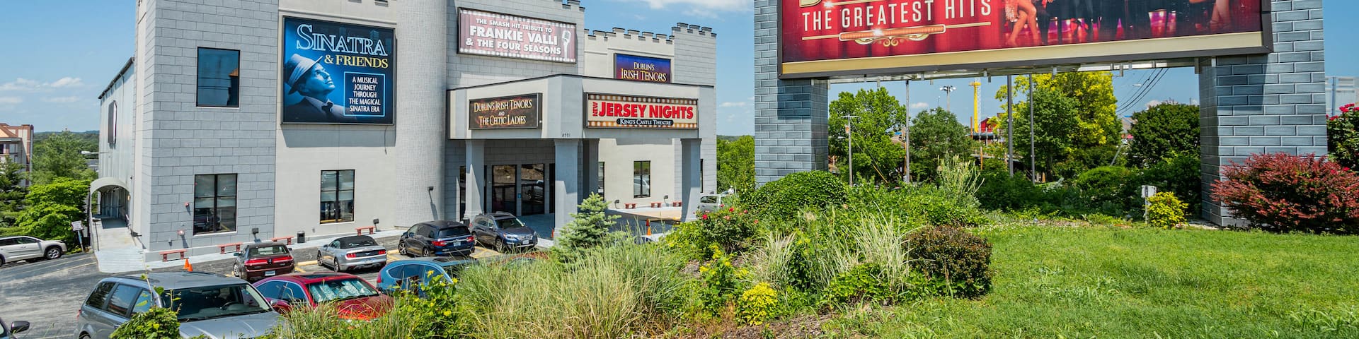 King\'s Castle Theater which includes signage and a castle