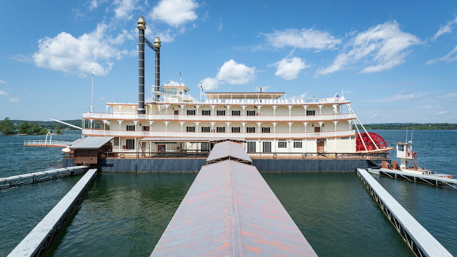 Showboat Branson Belle
