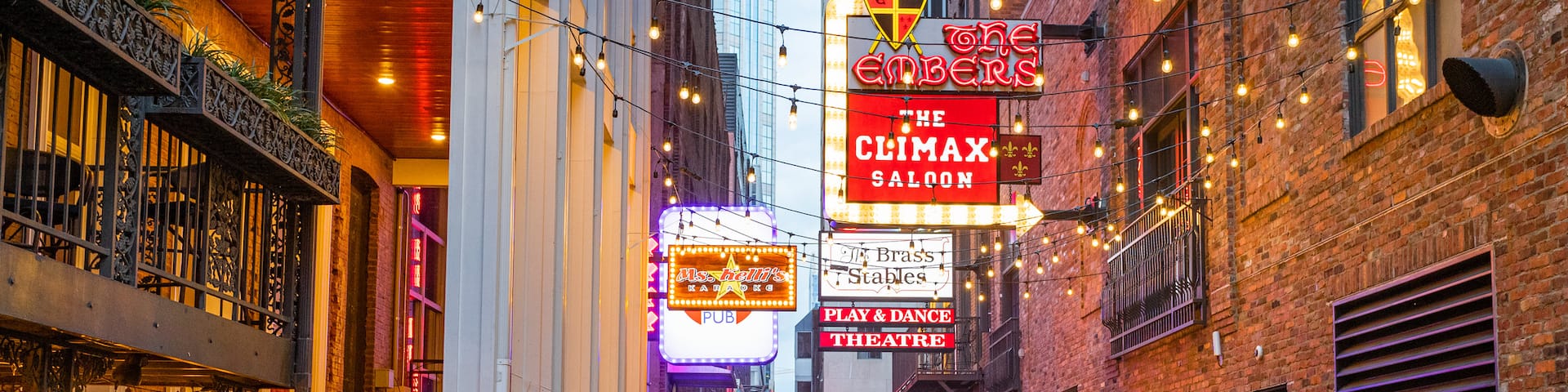 Printer\'s Alley showing signage and night scenes