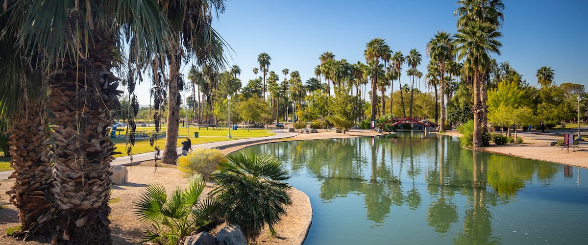 Encanto Park showing a pond and a garden