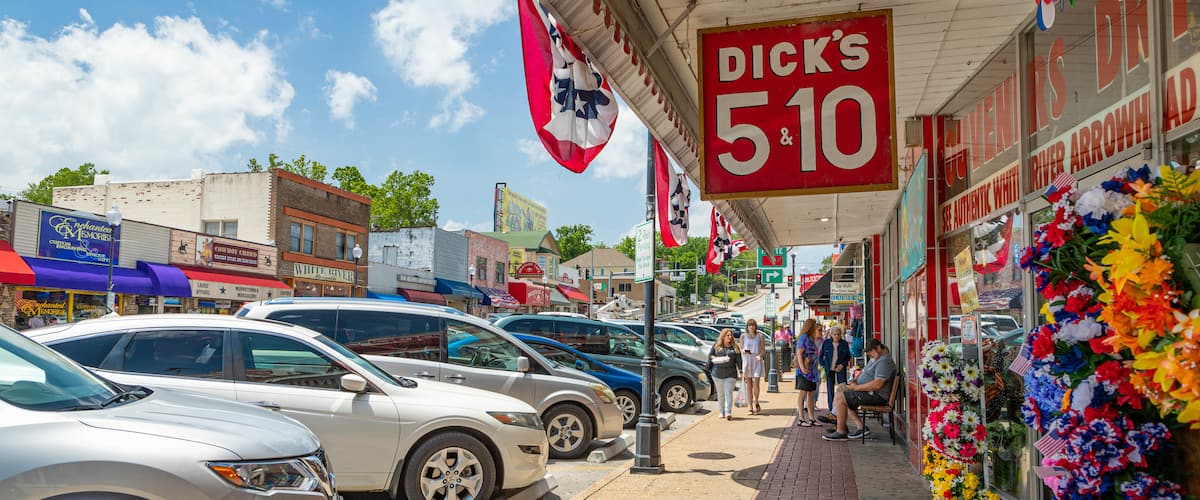 Downtown Branson showing signage and street scenes