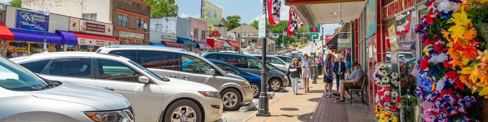 Downtown Branson showing signage and street scenes