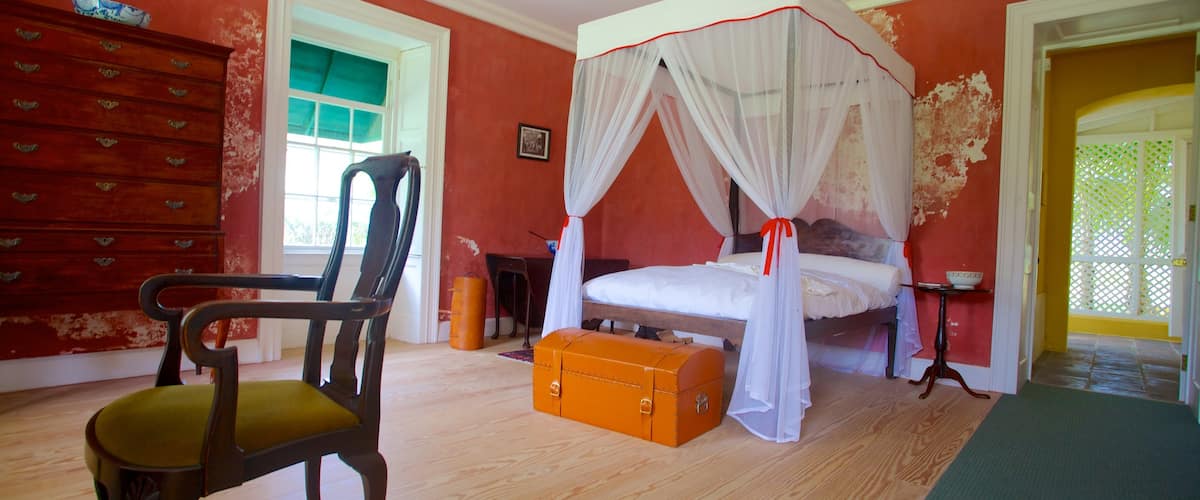 George Washington House showing heritage elements, a house and interior views