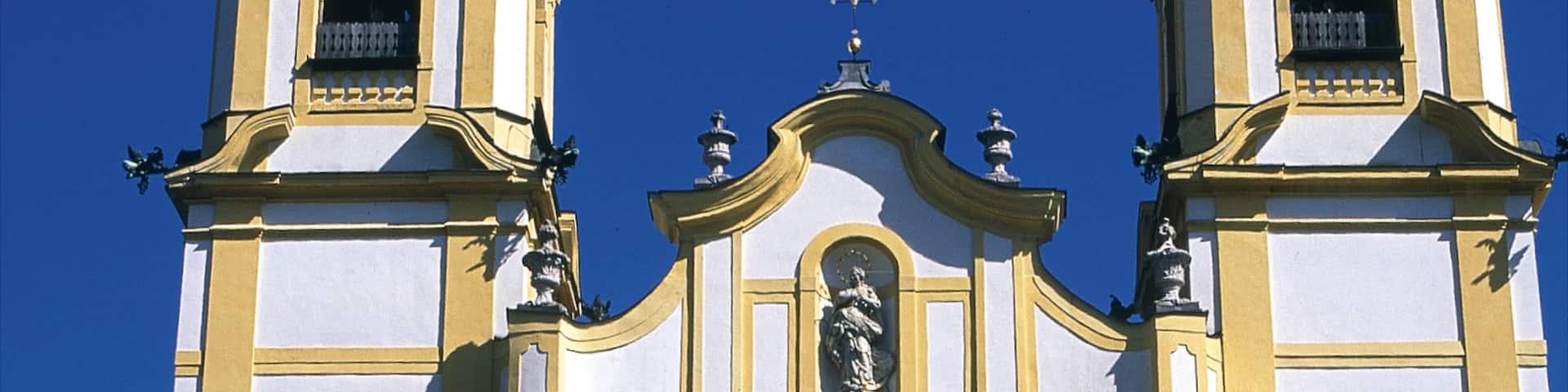 Basilique de Wilten mettant en vedette église ou cathédrale, patrimoine architectural et aspects religieux